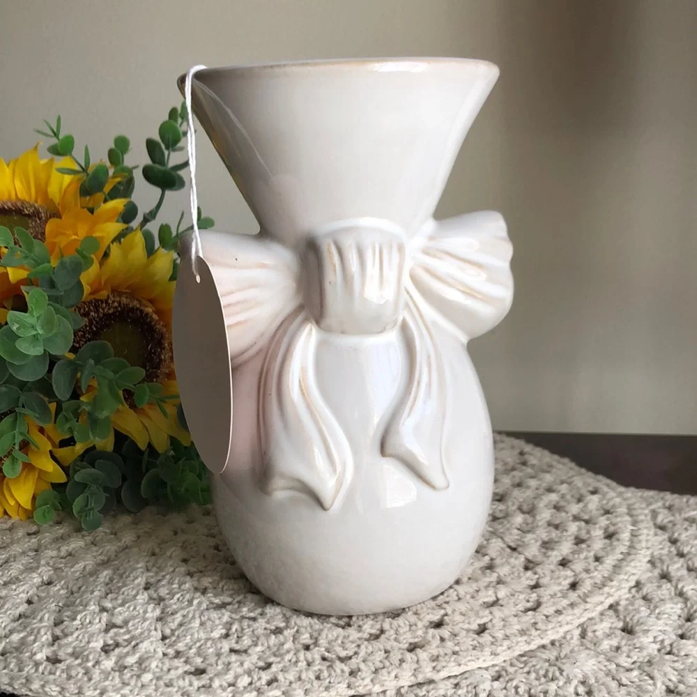 Cream Ceramic Bow Accent Vase